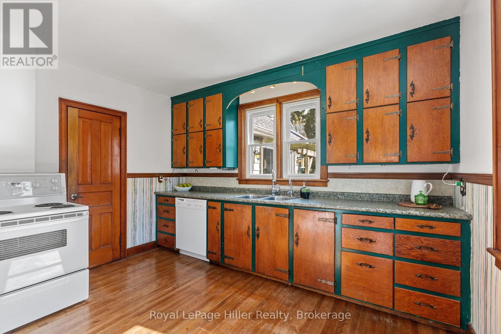 27 Pacific Avenue, Perth East, Ontario  N0K 1M0 - Photo 12 - X12869644