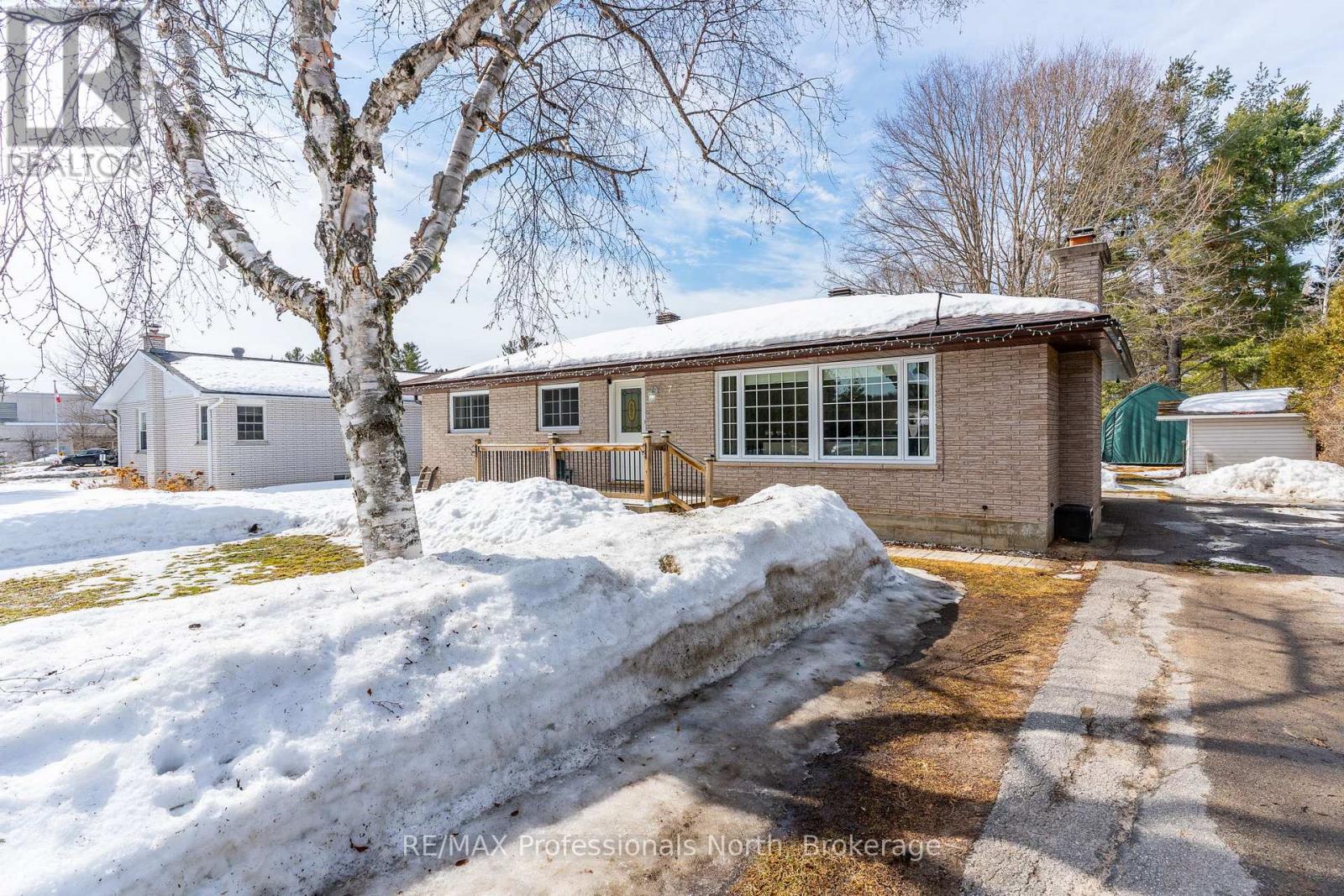 7 Winchester Street, Minden Hills, Ontario  K0M 1S0 - Photo 2 - X12869660