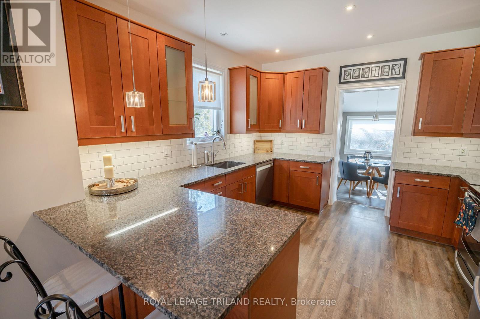 2 Ingleside Place, London South (South F), Ontario  N6C 1E1 - Photo 10 - X12869612