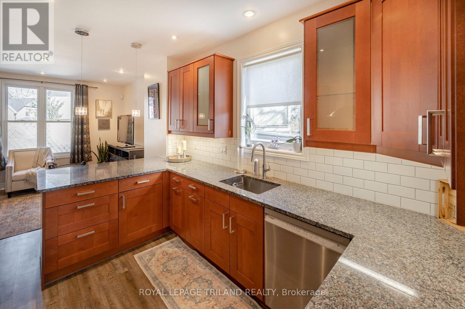 2 Ingleside Place, London South (South F), Ontario  N6C 1E1 - Photo 11 - X12869612