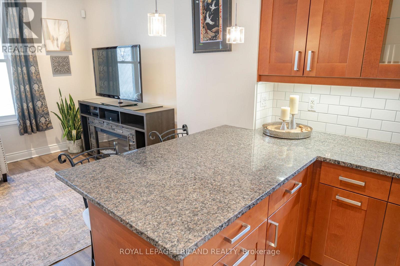 2 Ingleside Place, London South (South F), Ontario  N6C 1E1 - Photo 12 - X12869612