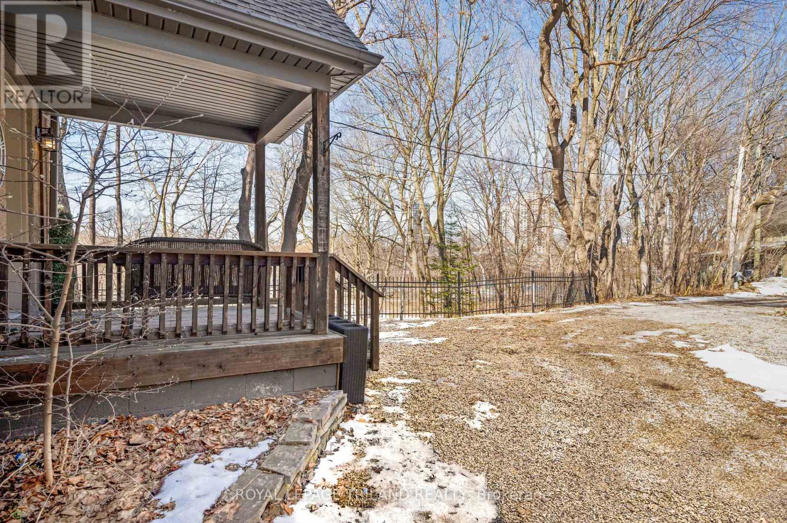 2 Ingleside Place, London South (South F), Ontario  N6C 1E1 - Photo 2 - X12869612