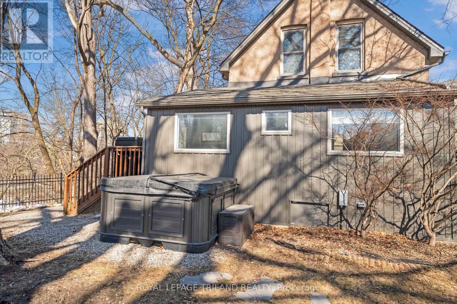 2 Ingleside Place, London South (South F), Ontario  N6C 1E1 - Photo 34 - X12869612