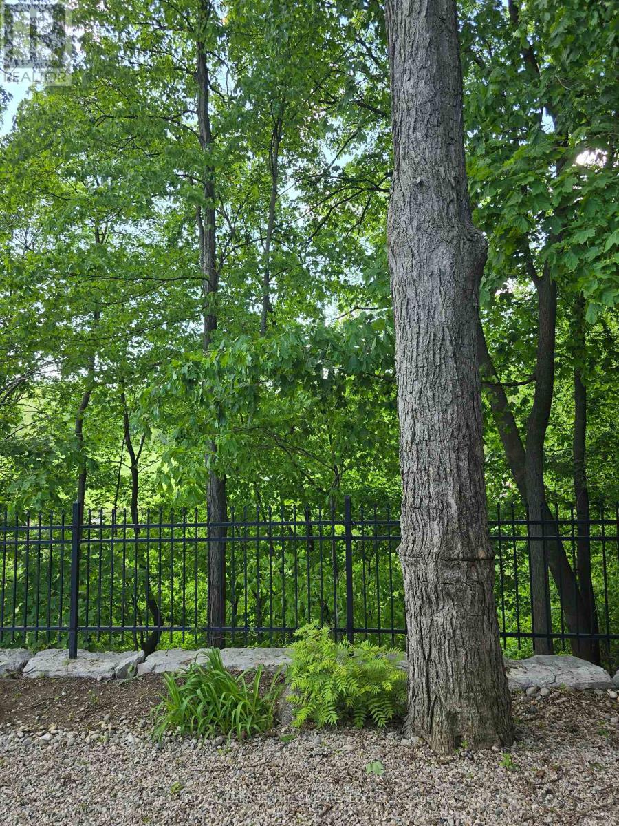 2 Ingleside Place, London South (South F), Ontario  N6C 1E1 - Photo 41 - X12869612