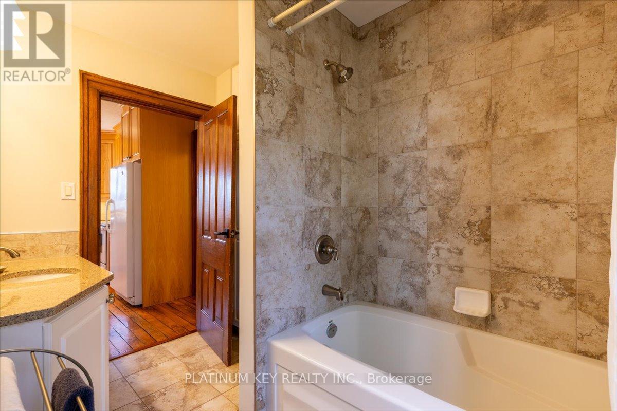 23375 Mcevoy Road, Strathroy-Caradoc, Ontario  N0L 1W0 - Photo 16 - X12869640