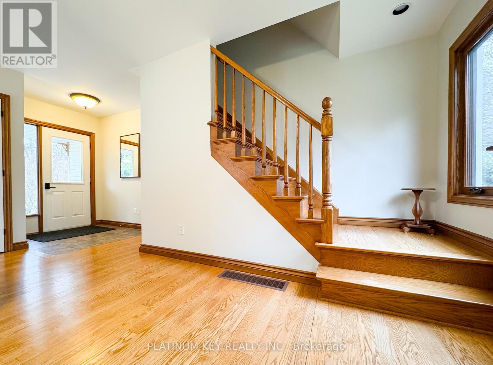 23375 Mcevoy Road, Strathroy-Caradoc, Ontario  N0L 1W0 - Photo 4 - X12869640