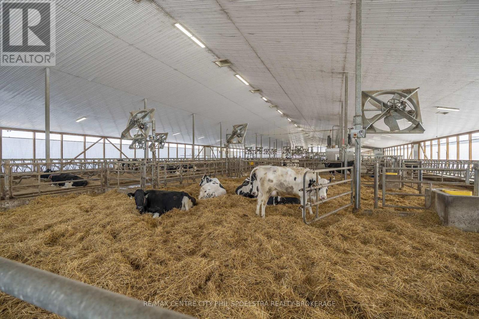 5029 Falconbridge Drive, Southwest Middlesex, Ontario  N0L 1A0 - Photo 12 - X12869670