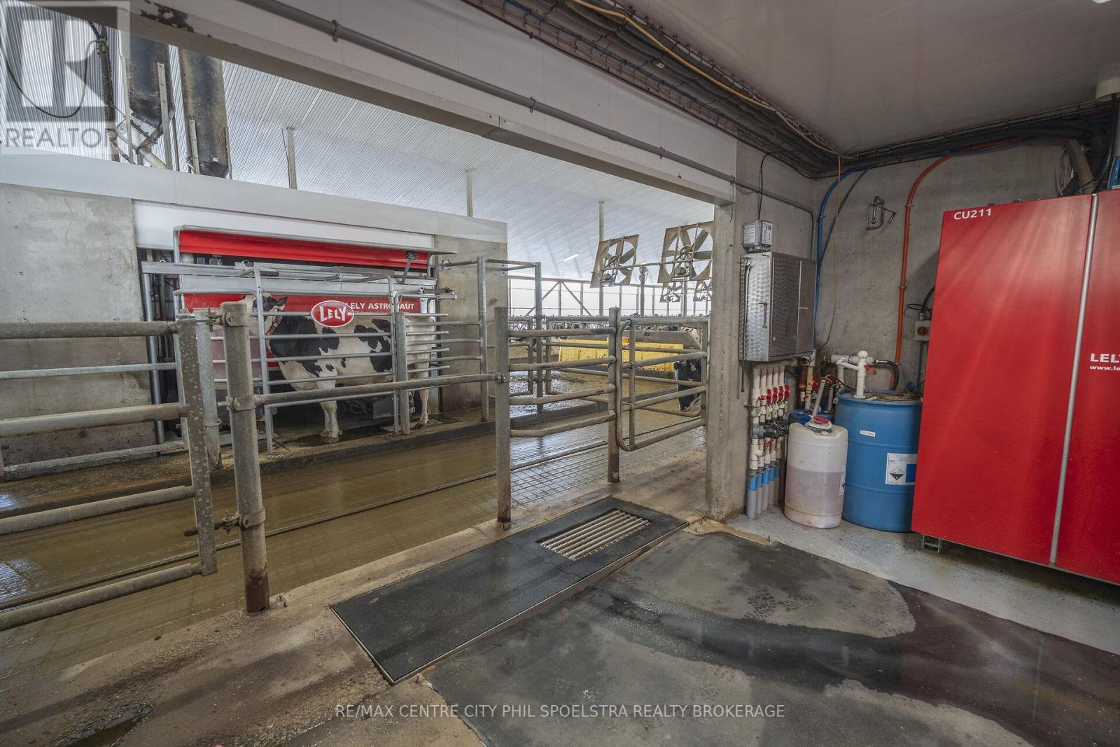 5029 Falconbridge Drive, Southwest Middlesex, Ontario  N0L 1A0 - Photo 13 - X12869670