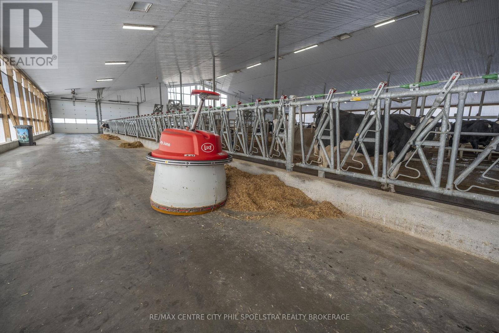 5029 Falconbridge Drive, Southwest Middlesex, Ontario  N0L 1A0 - Photo 17 - X12869670