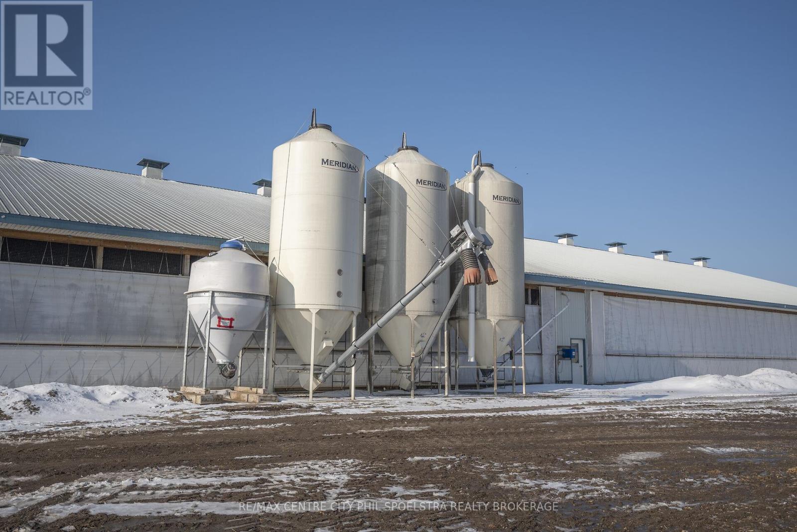 5029 Falconbridge Drive, Southwest Middlesex, Ontario  N0L 1A0 - Photo 18 - X12869670