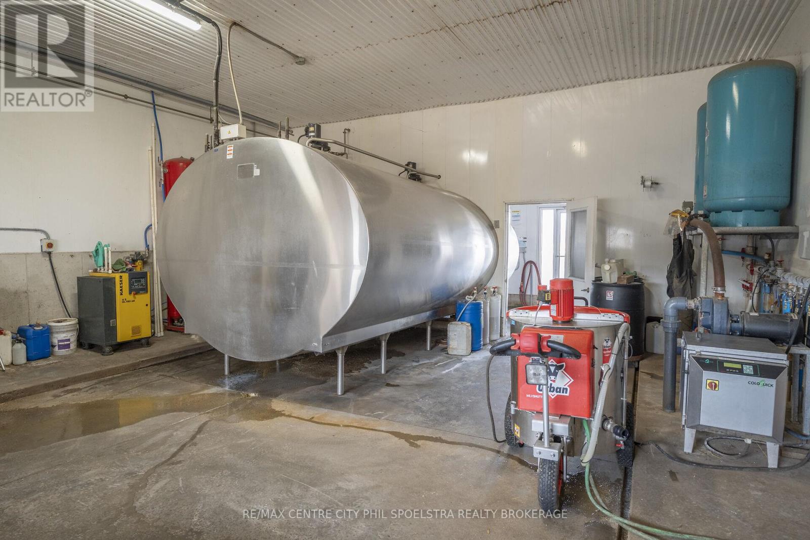 5029 Falconbridge Drive, Southwest Middlesex, Ontario  N0L 1A0 - Photo 22 - X12869670