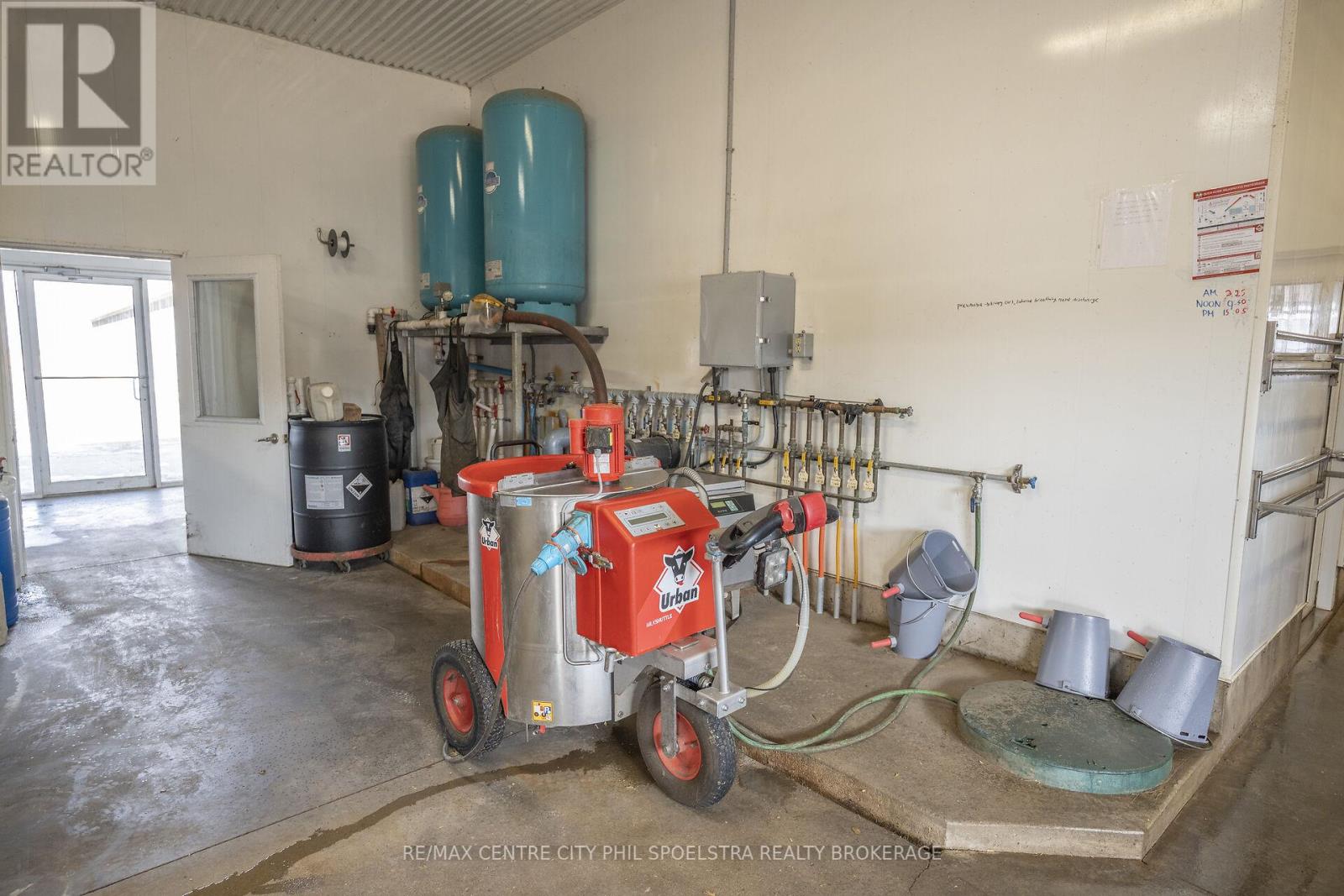 5029 Falconbridge Drive, Southwest Middlesex, Ontario  N0L 1A0 - Photo 23 - X12869670