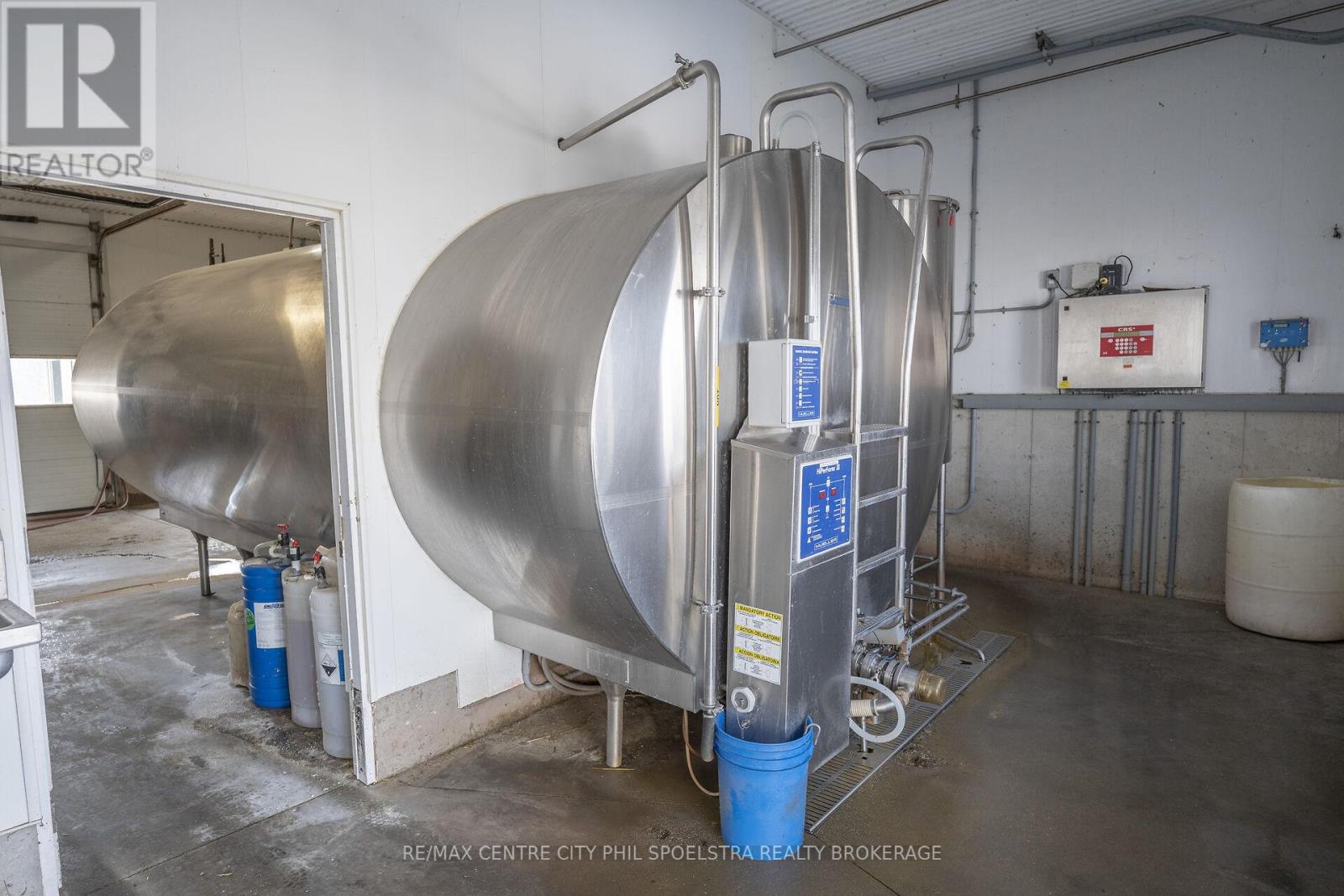 5029 Falconbridge Drive, Southwest Middlesex, Ontario  N0L 1A0 - Photo 24 - X12869670