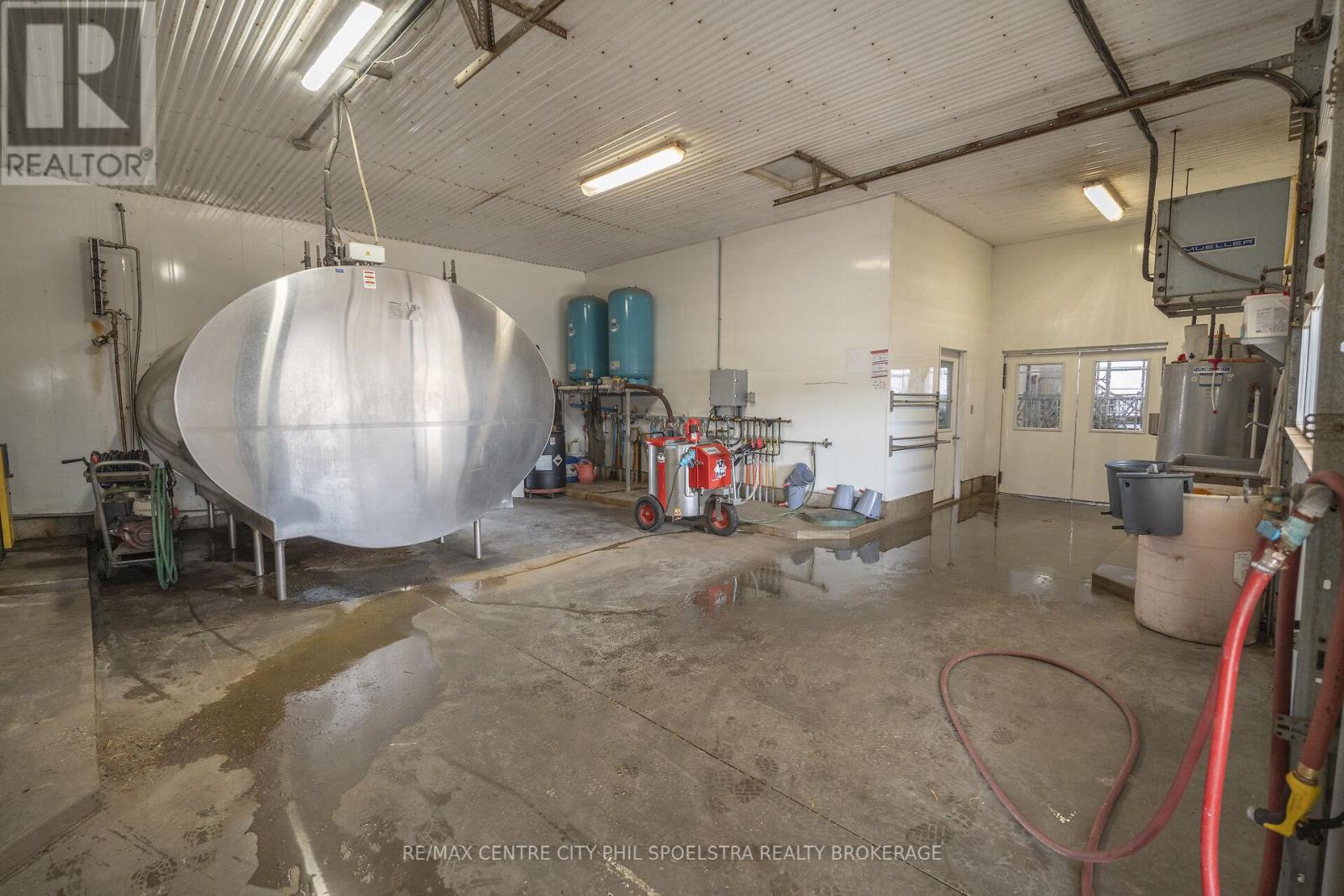 5029 Falconbridge Drive, Southwest Middlesex, Ontario  N0L 1A0 - Photo 25 - X12869670