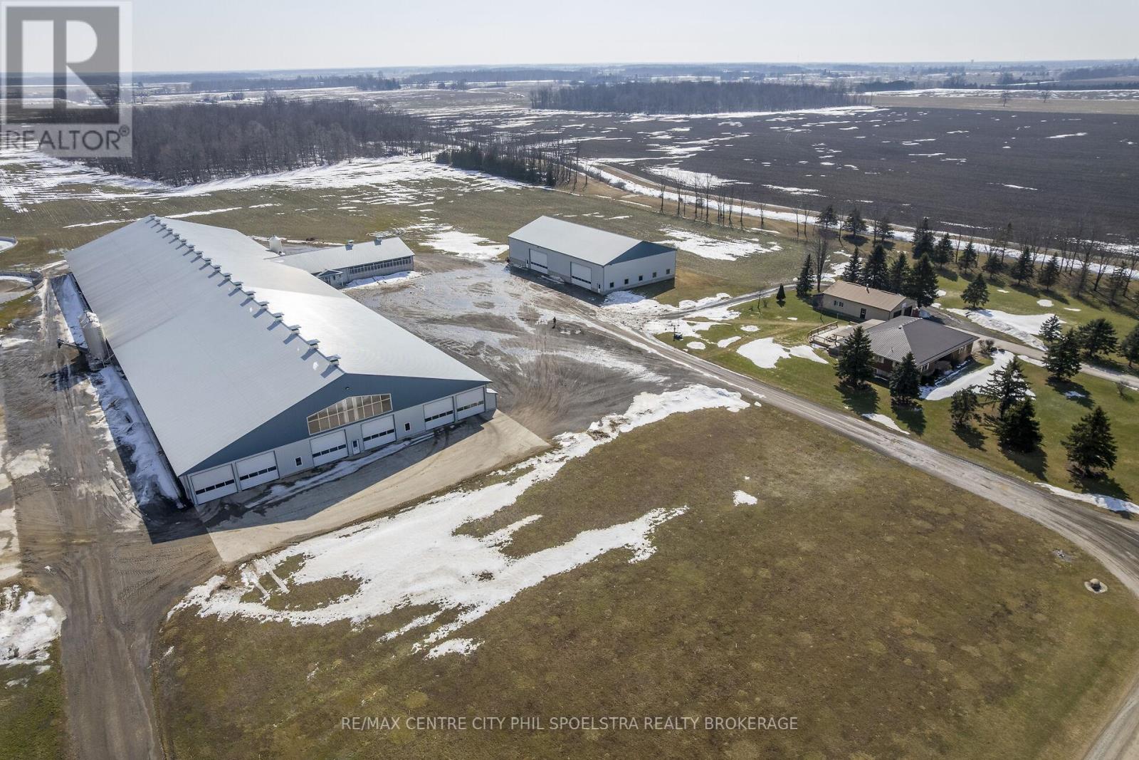 5029 Falconbridge Drive, Southwest Middlesex, Ontario  N0L 1A0 - Photo 3 - X12869670