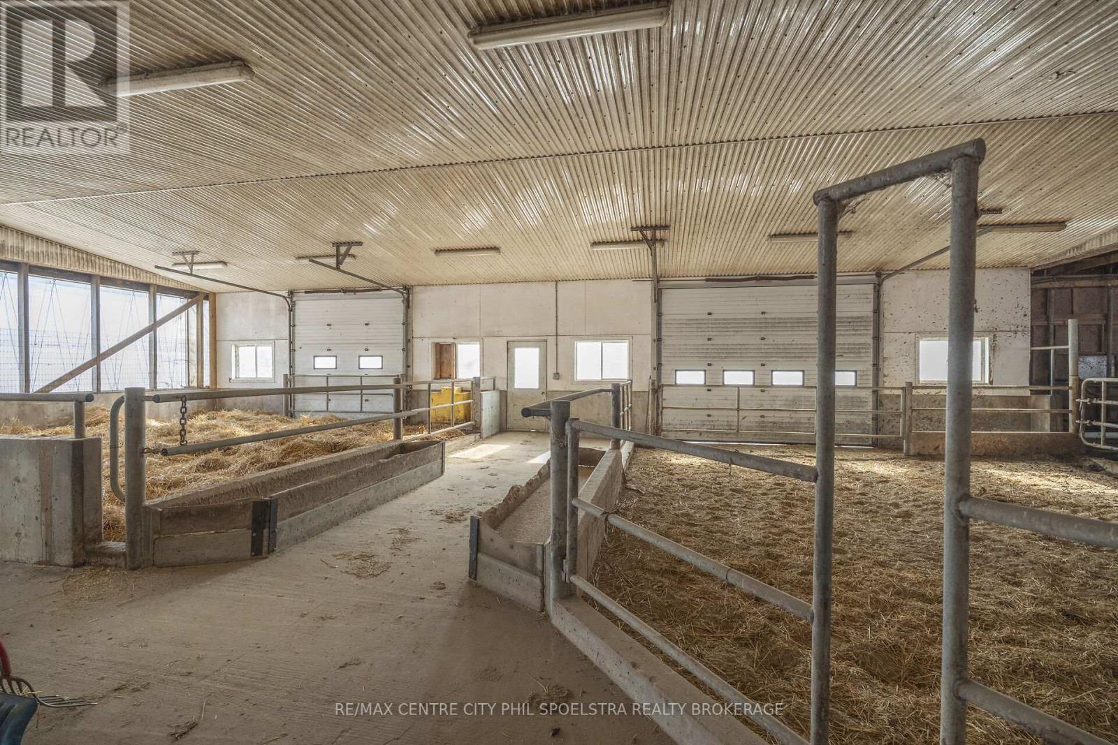 5029 Falconbridge Drive, Southwest Middlesex, Ontario  N0L 1A0 - Photo 31 - X12869670