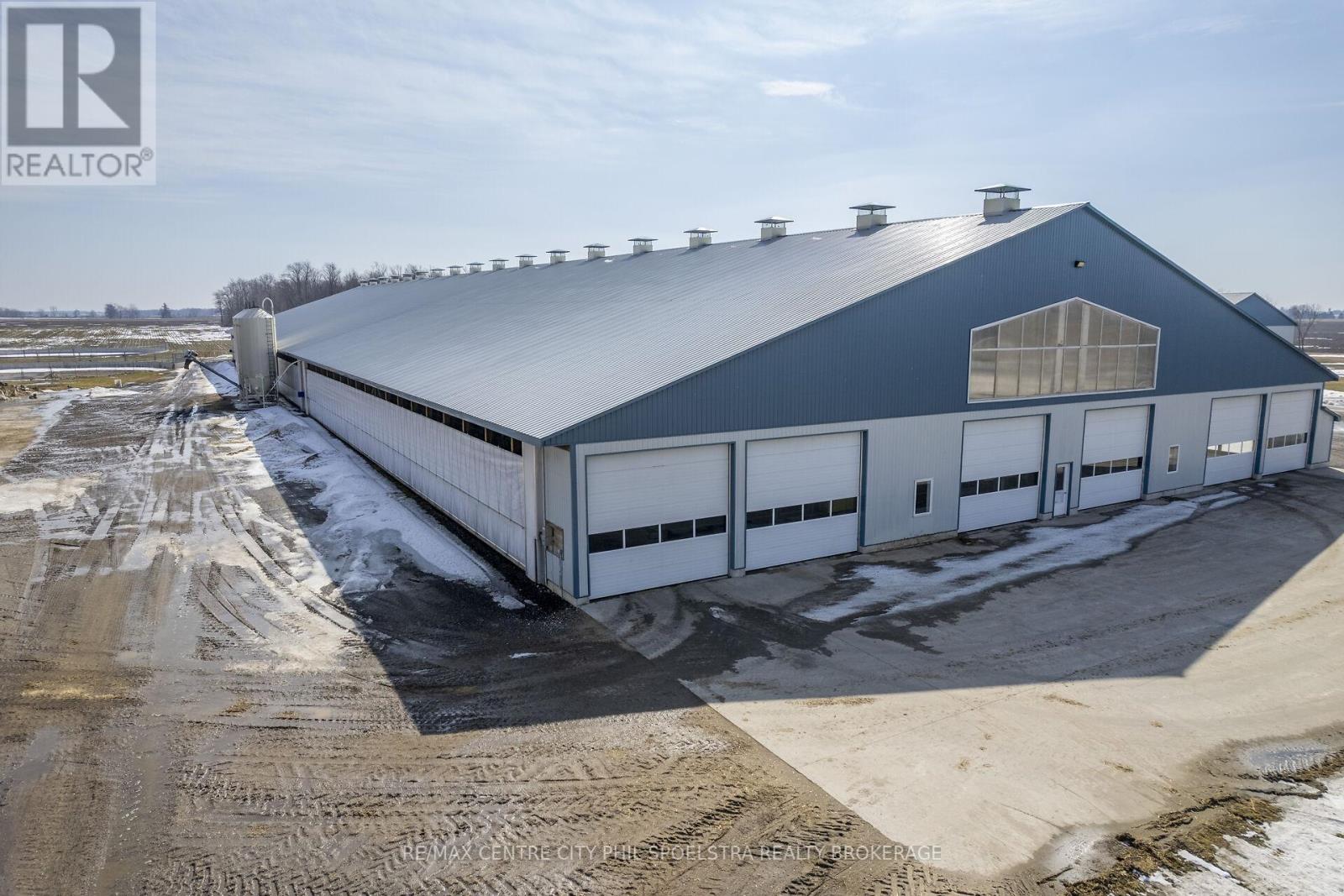 5029 Falconbridge Drive, Southwest Middlesex, Ontario  N0L 1A0 - Photo 4 - X12869670