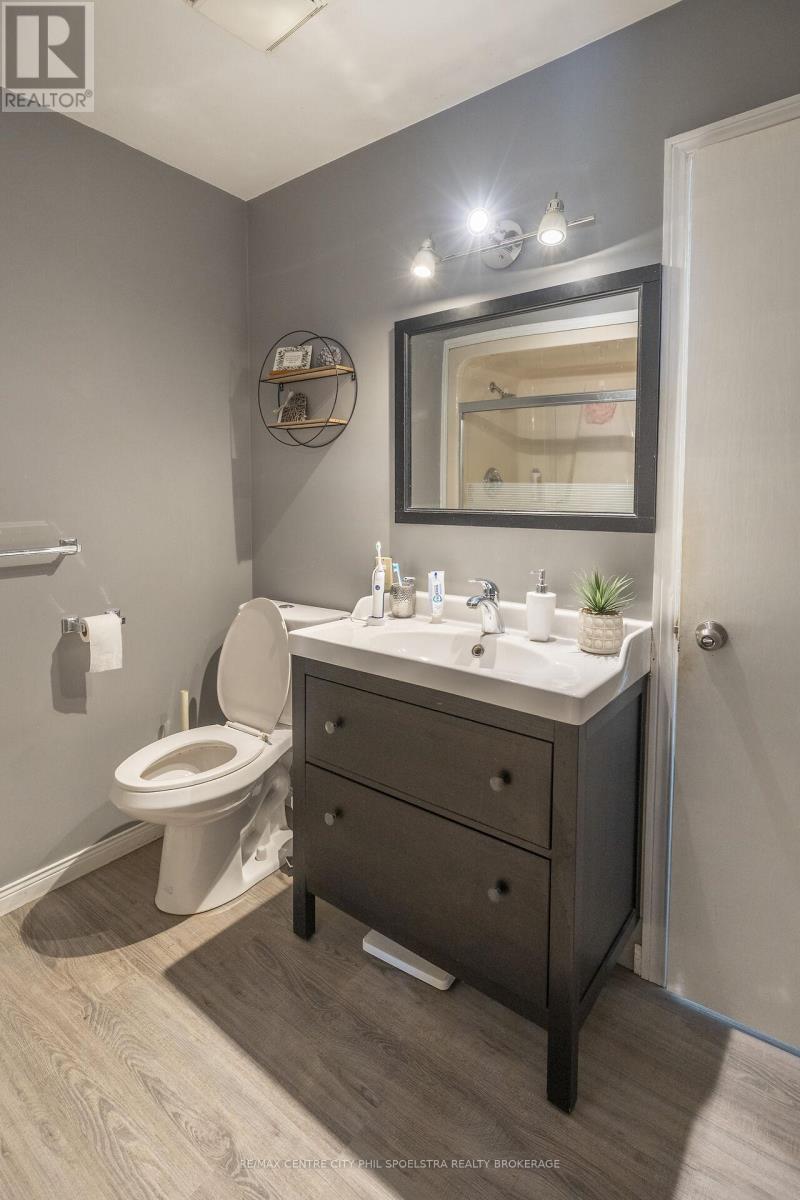 5029 Falconbridge Drive, Southwest Middlesex, Ontario  N0L 1A0 - Photo 44 - X12869670