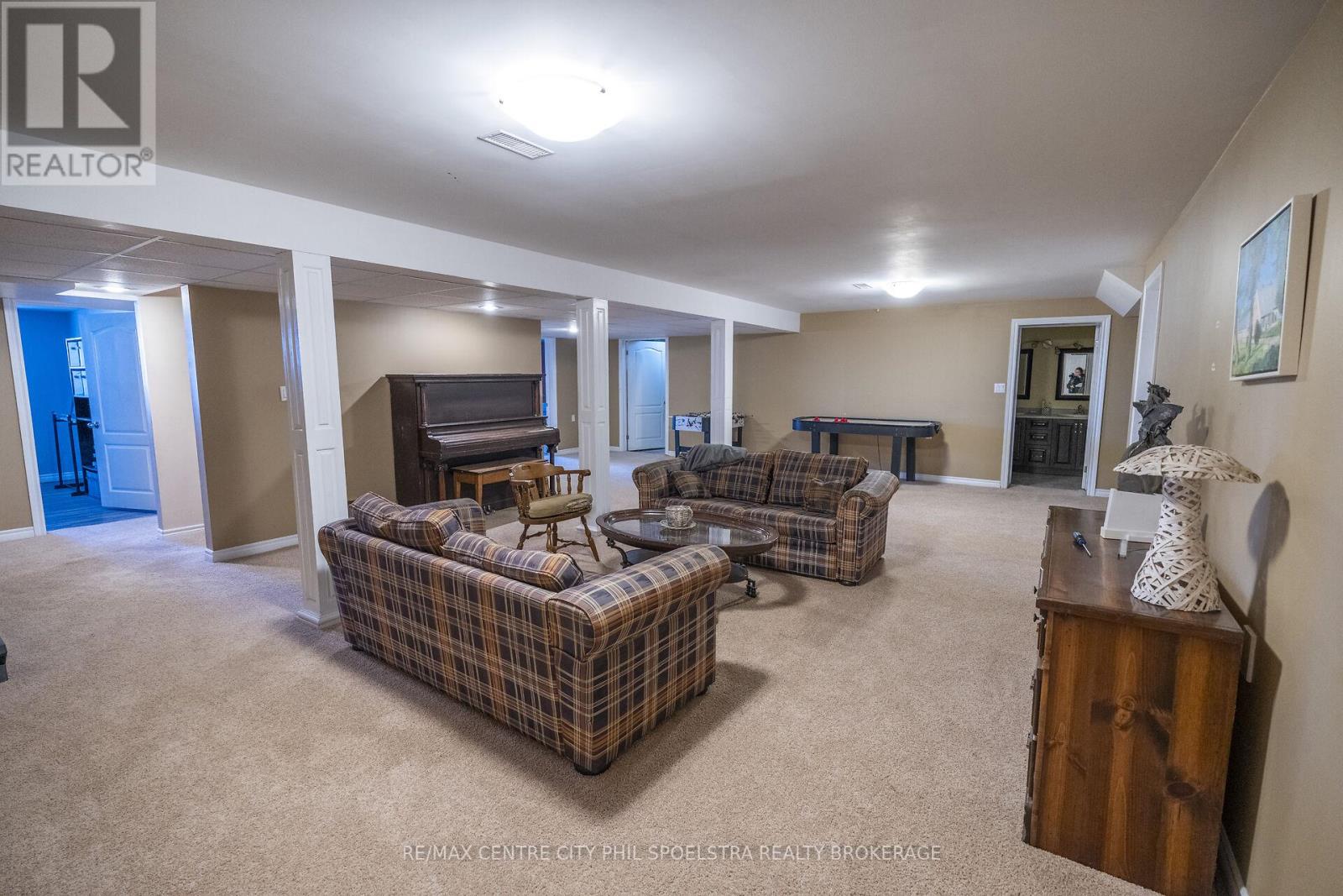 5029 Falconbridge Drive, Southwest Middlesex, Ontario  N0L 1A0 - Photo 45 - X12869670