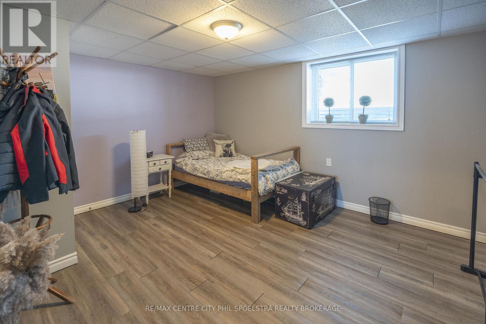 5029 Falconbridge Drive, Southwest Middlesex, Ontario  N0L 1A0 - Photo 46 - X12869670