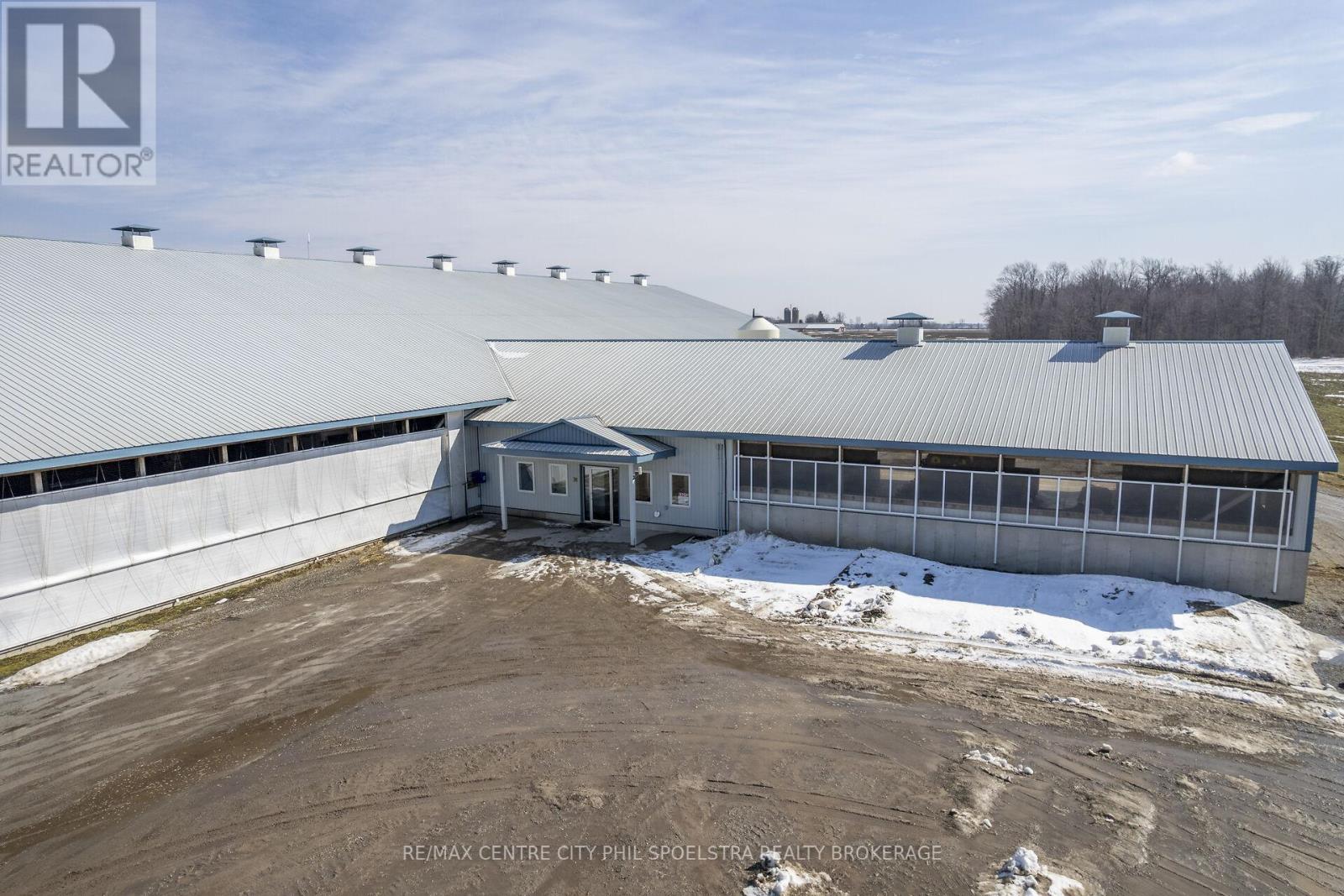 5029 Falconbridge Drive, Southwest Middlesex, Ontario  N0L 1A0 - Photo 5 - X12869670