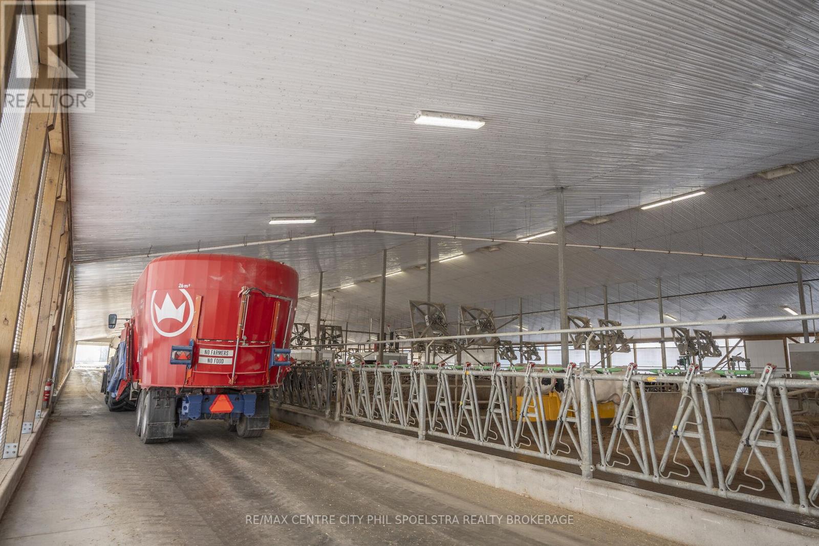 5029 Falconbridge Drive, Southwest Middlesex, Ontario  N0L 1A0 - Photo 9 - X12869670