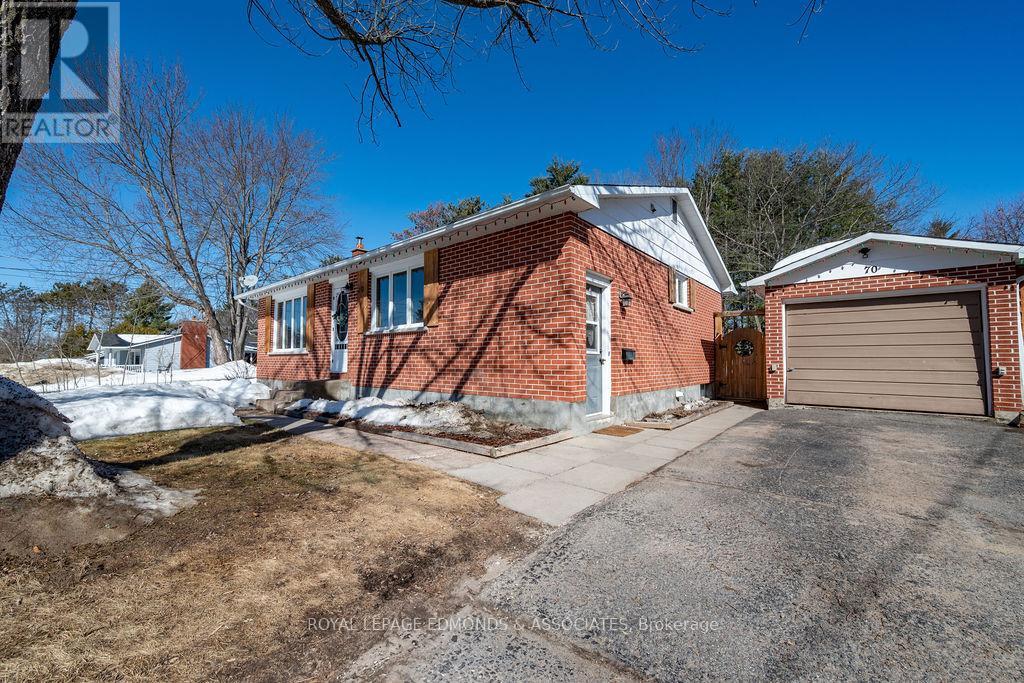 70 JOHN STREET, petawawa, Ontario