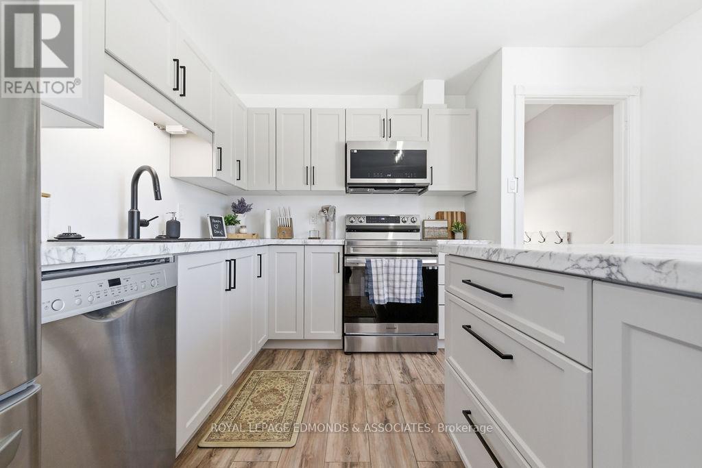 70 John Street, Petawawa, Ontario  K8H 1S9 - Photo 11 - X12869570