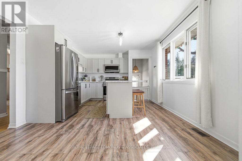 70 John Street, Petawawa, Ontario  K8H 1S9 - Photo 12 - X12869570