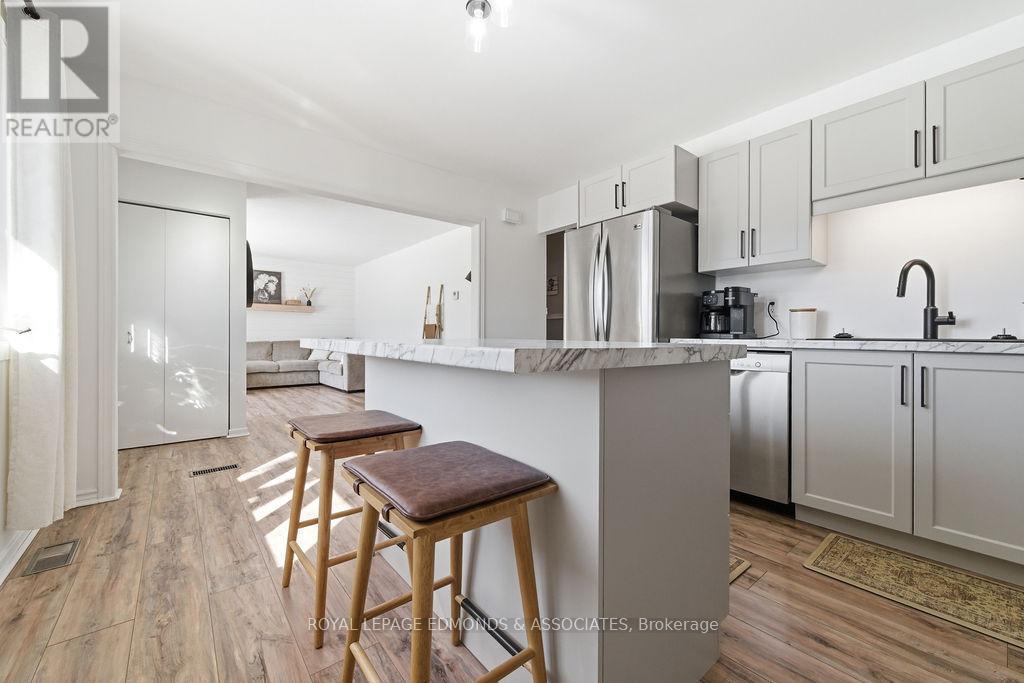 70 John Street, Petawawa, Ontario  K8H 1S9 - Photo 15 - X12869570