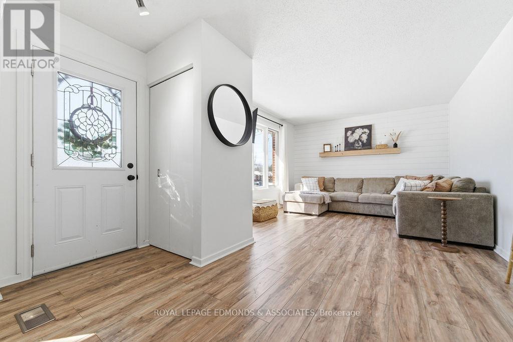 70 John Street, Petawawa, Ontario  K8H 1S9 - Photo 17 - X12869570