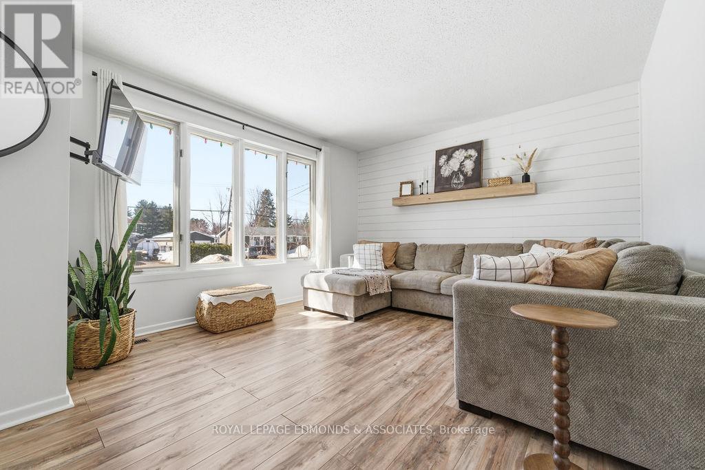 70 John Street, Petawawa, Ontario  K8H 1S9 - Photo 18 - X12869570