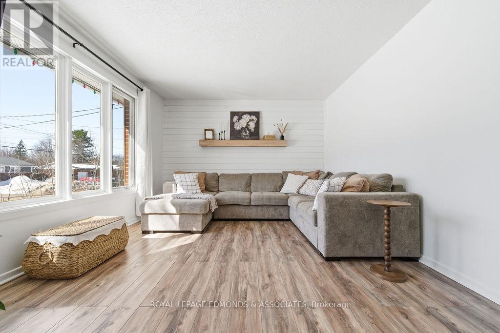 70 John Street, Petawawa, Ontario  K8H 1S9 - Photo 19 - X12869570