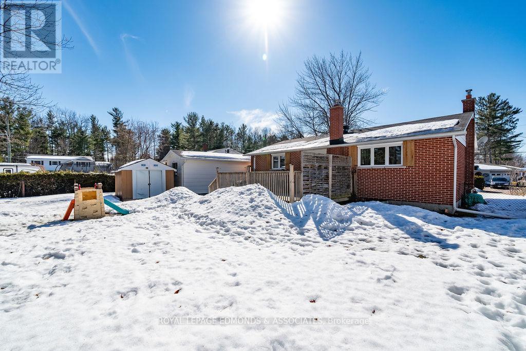 70 John Street, Petawawa, Ontario  K8H 1S9 - Photo 7 - X12869570