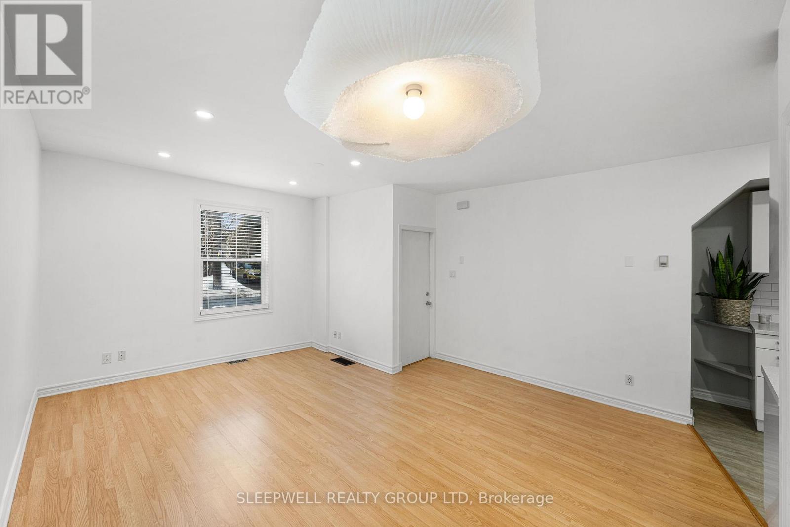 #1 - 33 Pinhey Street, Ottawa, Ontario  K1Y 1T3 - Photo 3 - X12869710