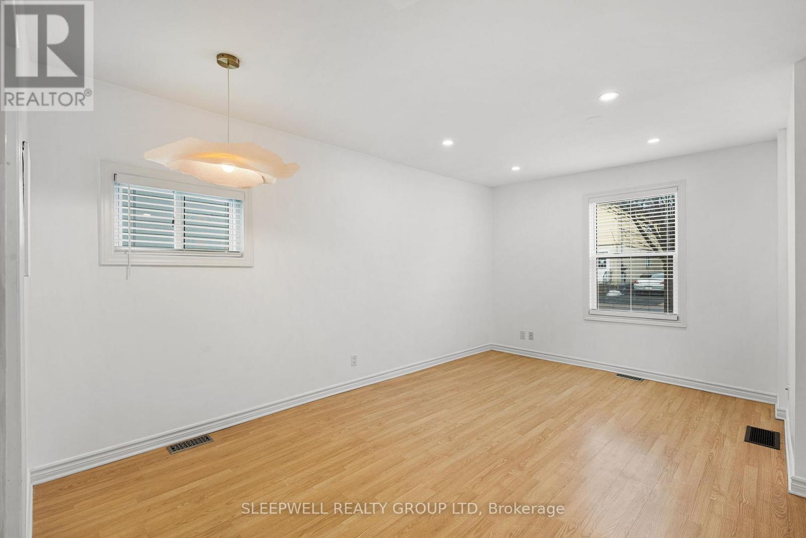 #1 - 33 Pinhey Street, Ottawa, Ontario  K1Y 1T3 - Photo 4 - X12869710