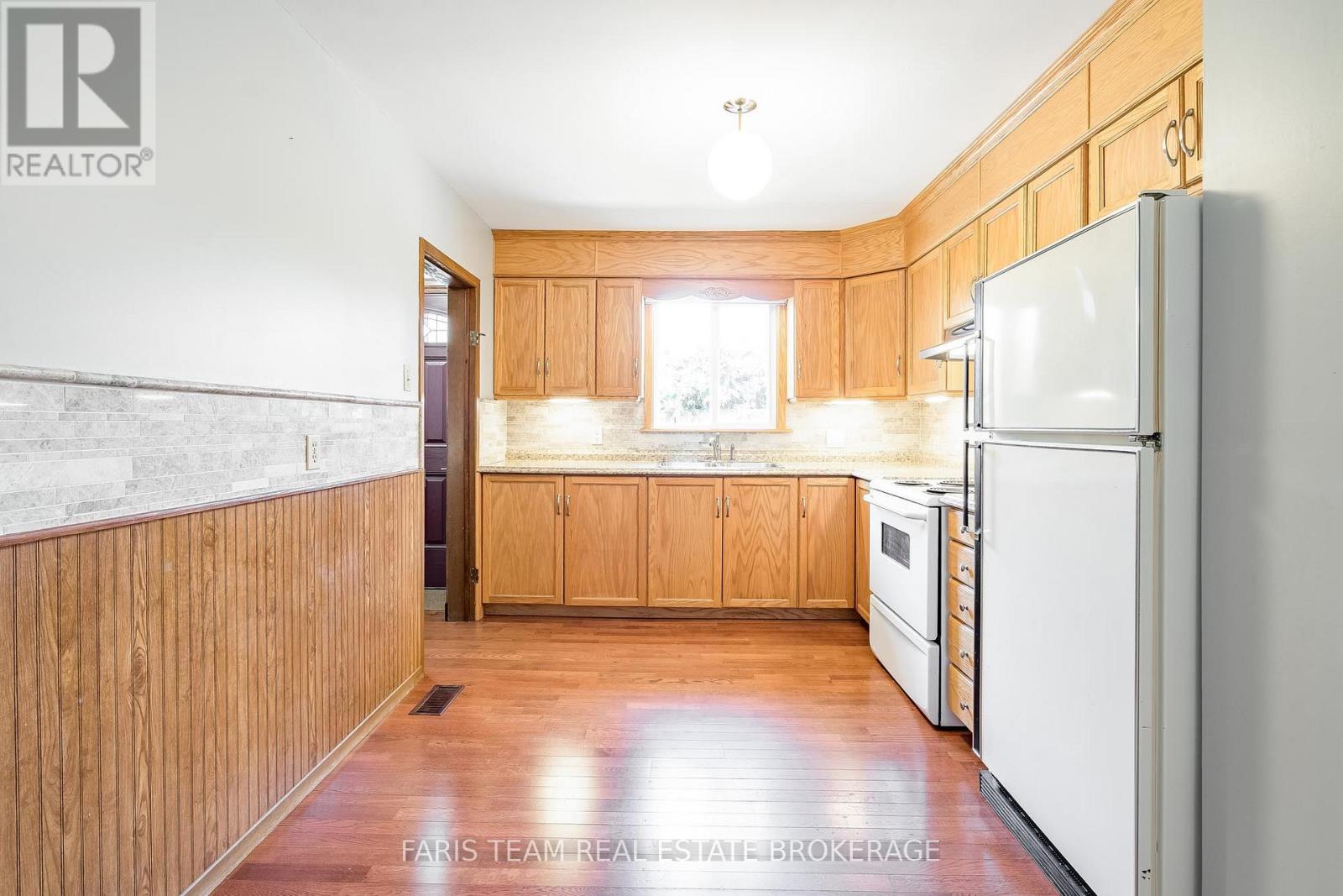 126 Nelson Street E, New Tecumseth, Ontario  L9R 1J5 - Photo 4 - N12869654