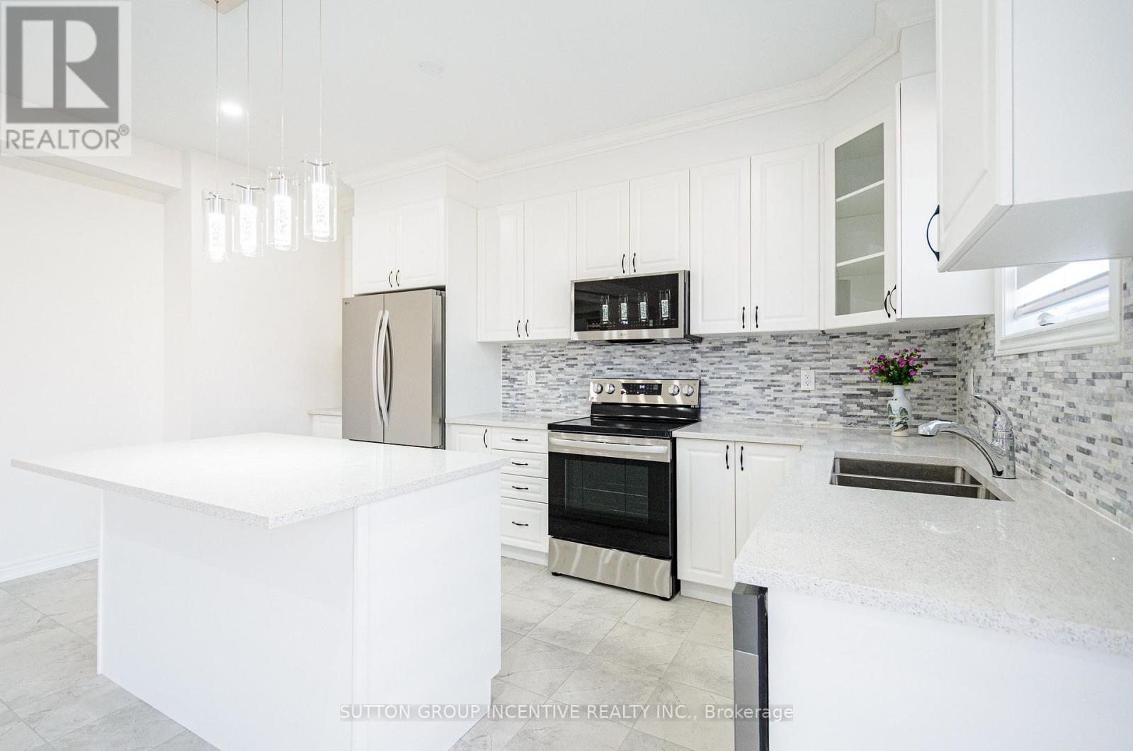 37 Baycroft Boulevard, Essa, Ontario  L3W 0M1 - Photo 11 - N12869656