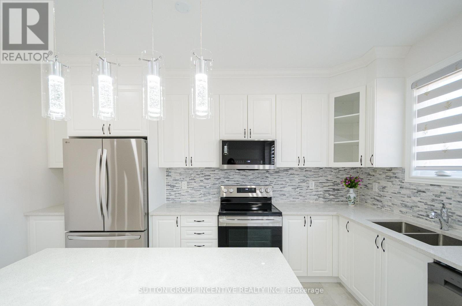 37 Baycroft Boulevard, Essa, Ontario  L3W 0M1 - Photo 12 - N12869656