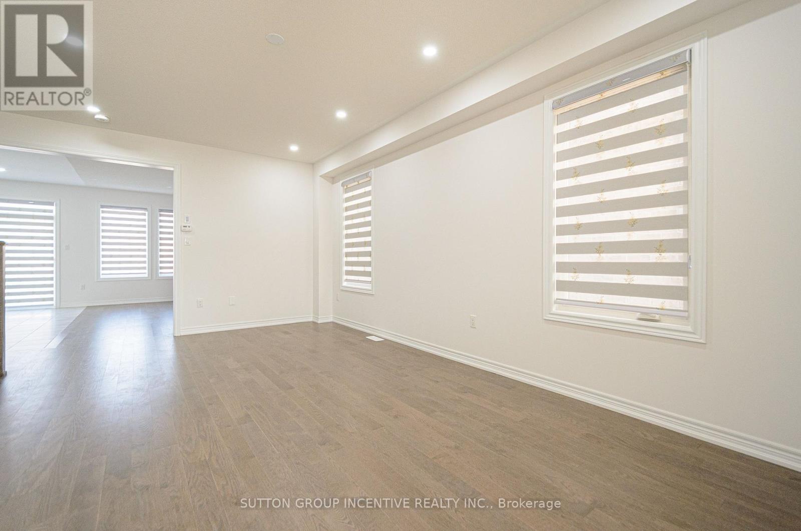 37 Baycroft Boulevard, Essa, Ontario  L3W 0M1 - Photo 4 - N12869656