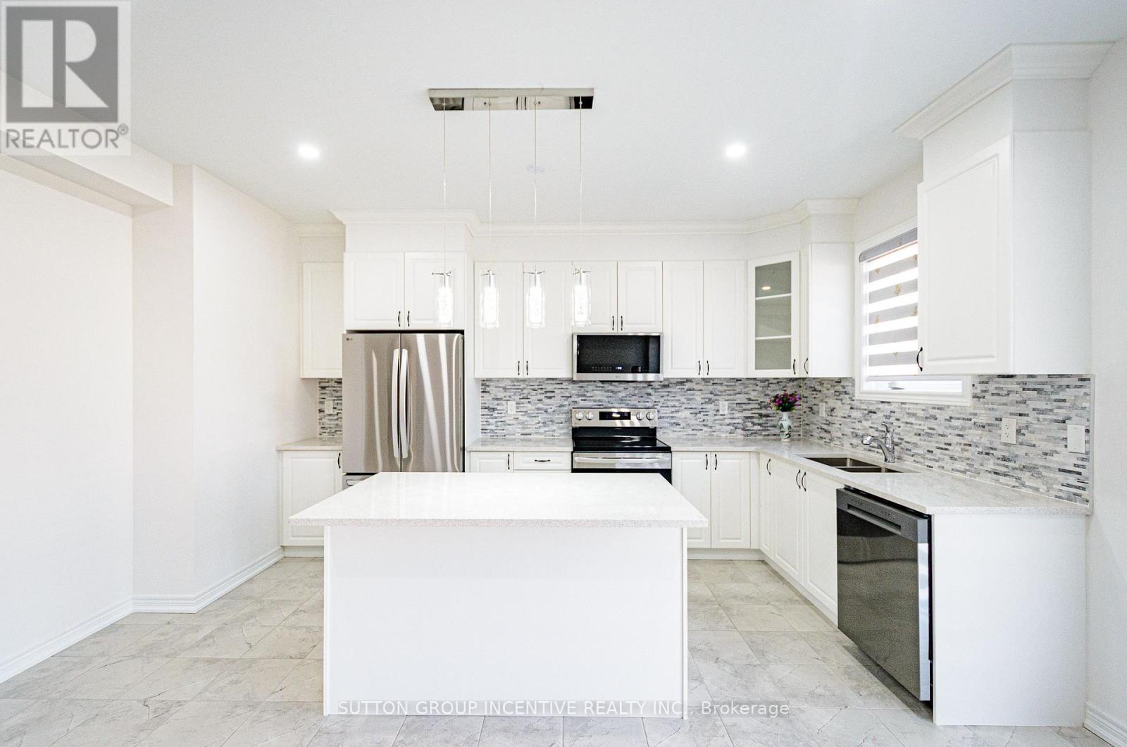 37 Baycroft Boulevard, Essa, Ontario  L3W 0M1 - Photo 9 - N12869656