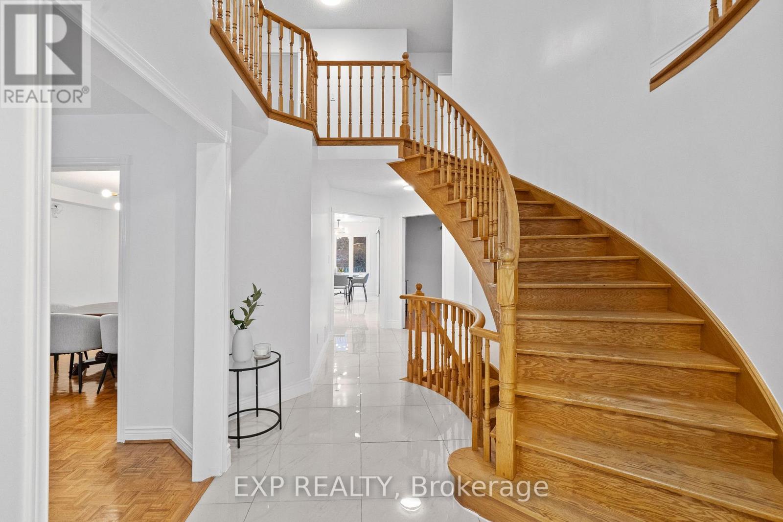 54 Holbrook Court, Markham, Ontario  L3R 7P8 - Photo 2 - N12869682