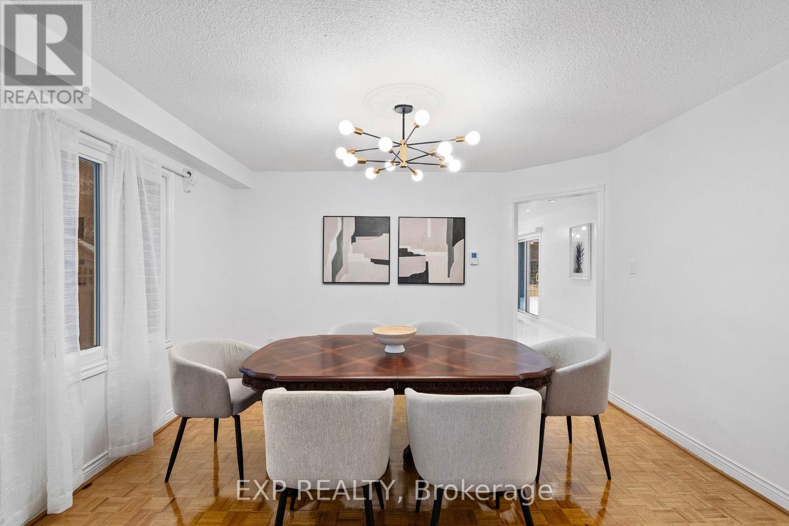 54 Holbrook Court, Markham, Ontario  L3R 7P8 - Photo 4 - N12869682