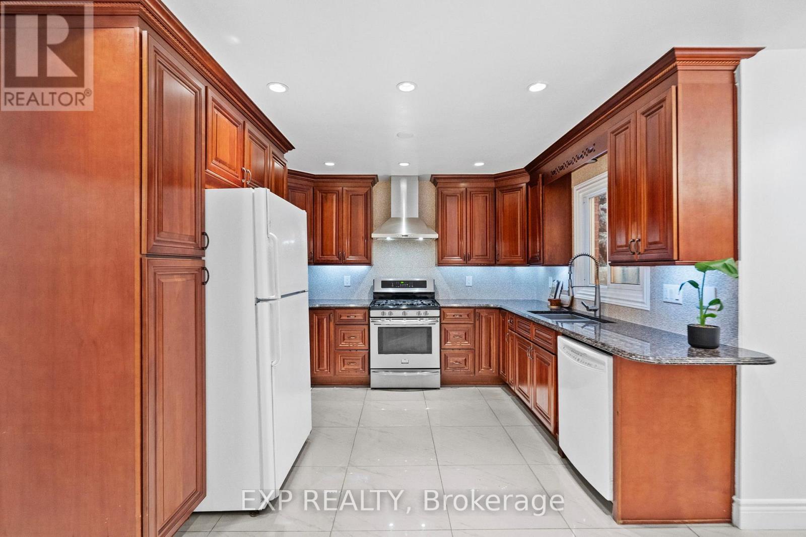 54 Holbrook Court, Markham, Ontario  L3R 7P8 - Photo 9 - N12869682