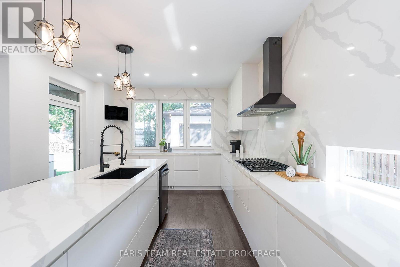 3951 Alberta Avenue, Innisfil, Ontario  L9S 2M1 - Photo 9 - N12869684