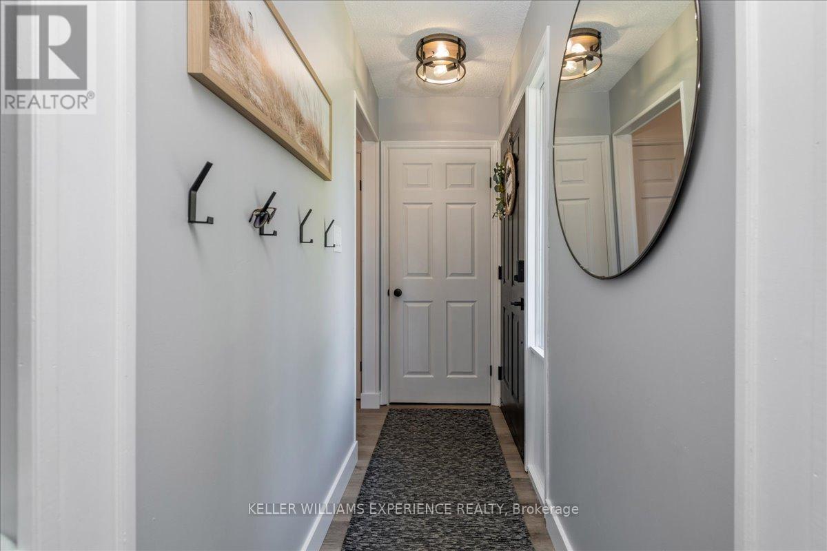 11 Murray Street, Orillia, Ontario  L3V 2L8 - Photo 3 - S12869584