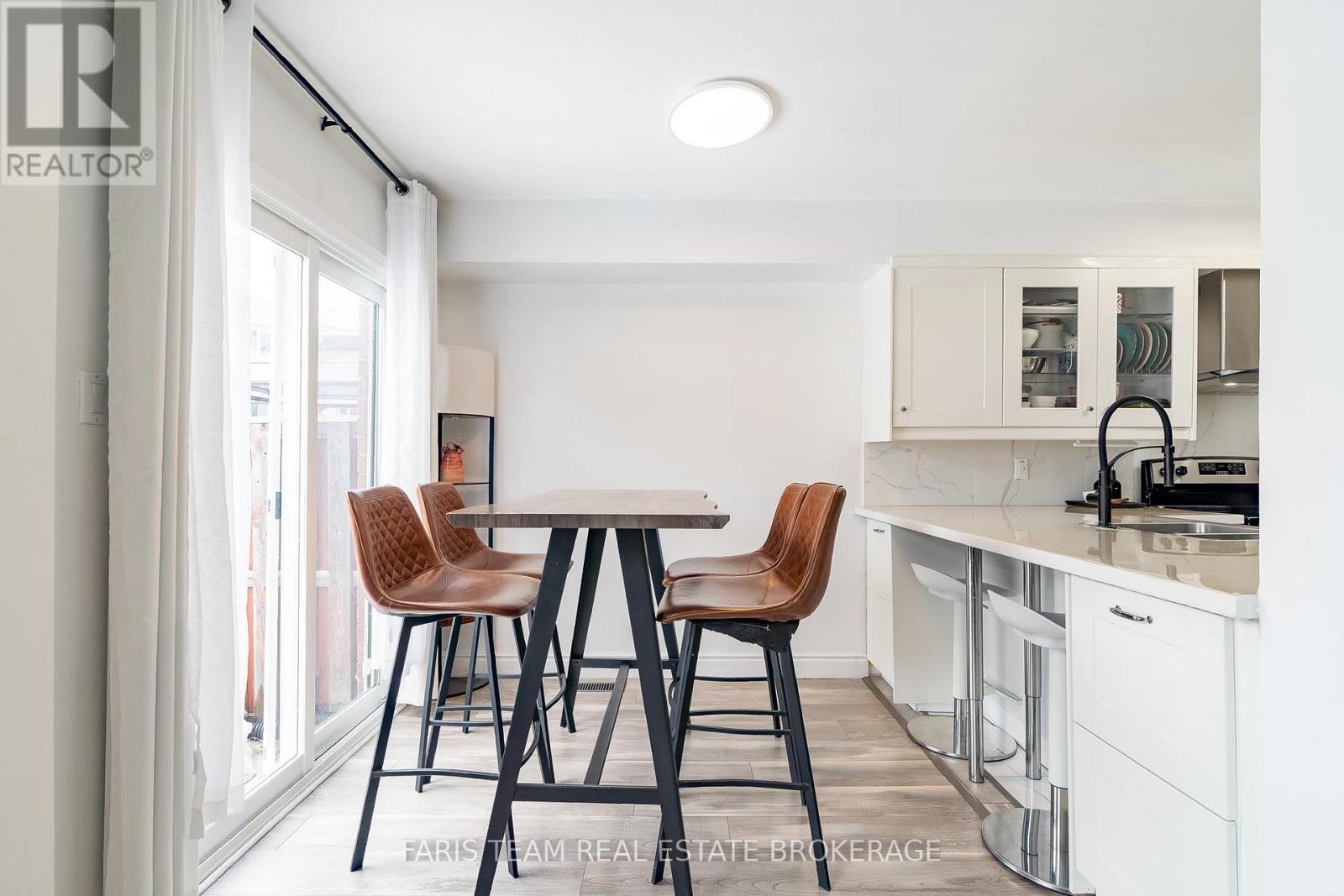 233 Stanley Street, Barrie, Ontario  L4M 6X9 - Photo 10 - S12869664