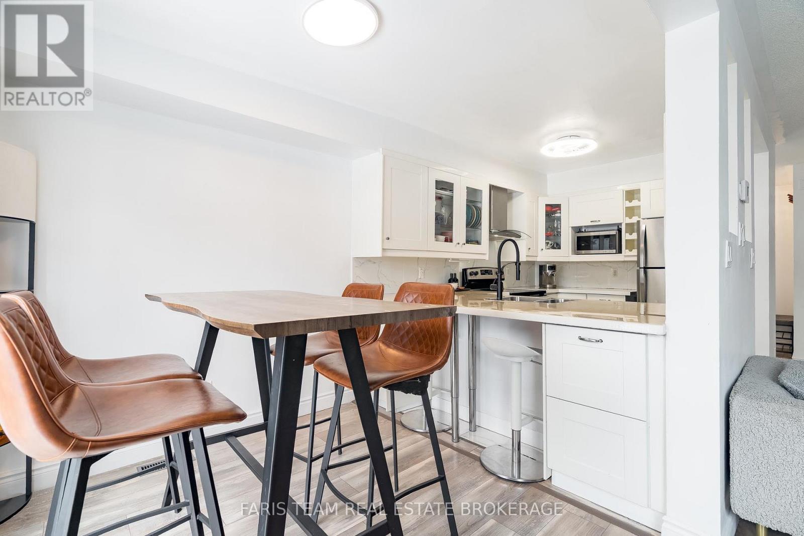 233 Stanley Street, Barrie, Ontario  L4M 6X9 - Photo 11 - S12869664