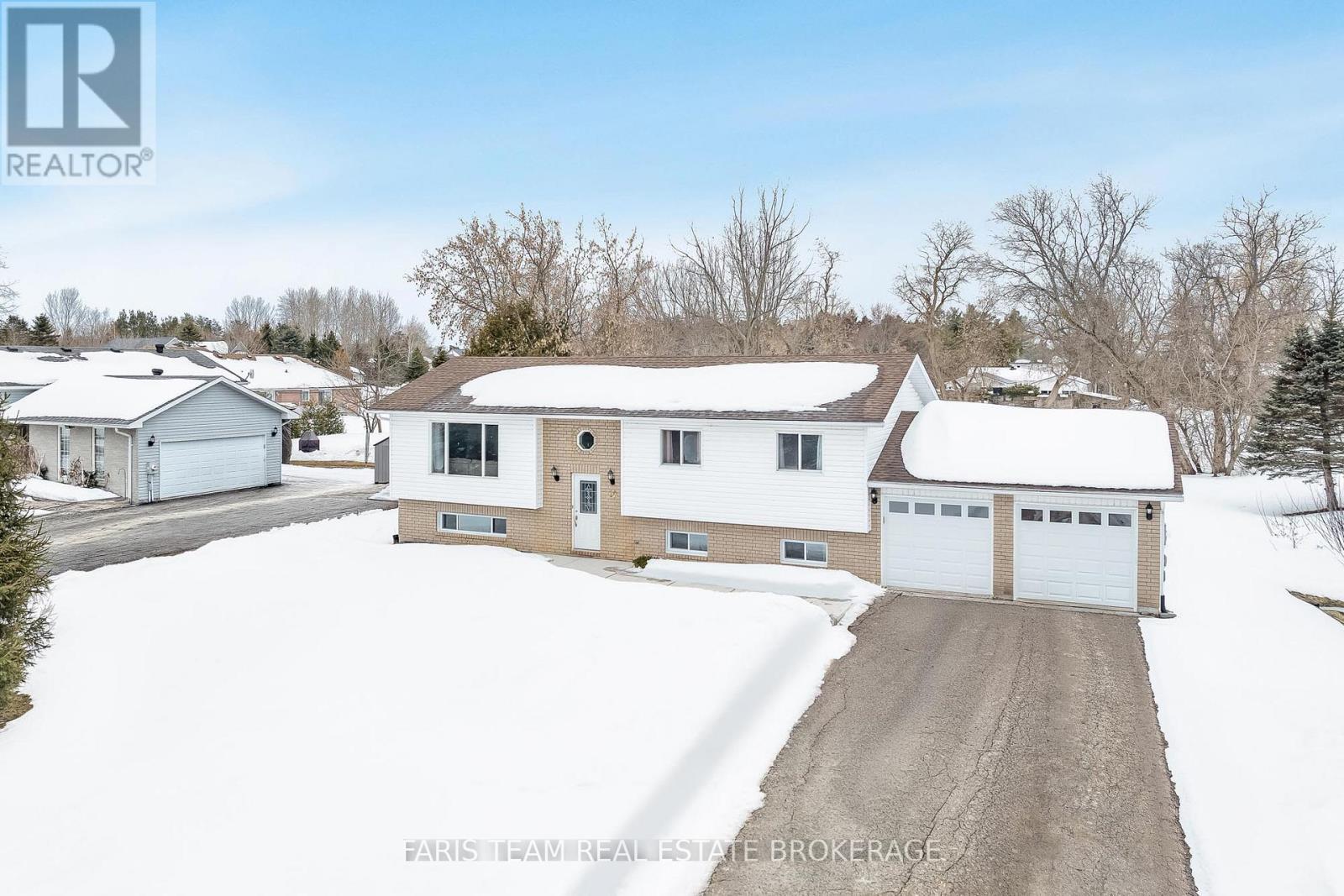 10 SURREY LANE, clearview (new lowell), Ontario