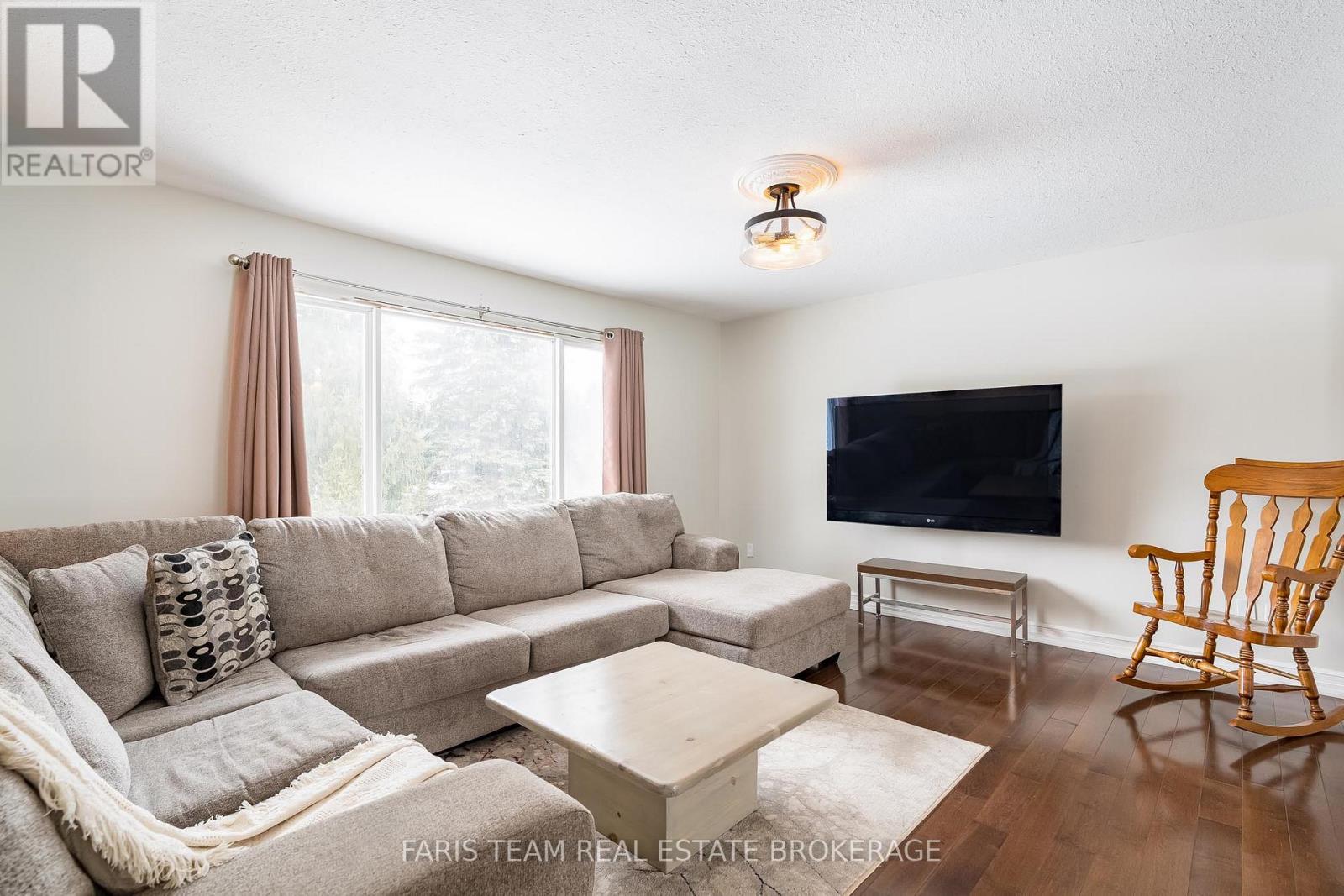 10 Surrey Lane, Clearview (New Lowell), Ontario  L0M 1N0 - Photo 13 - S12869712